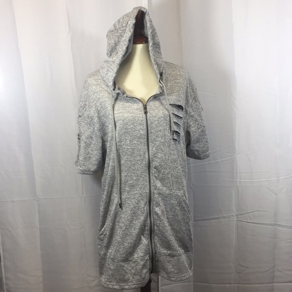 Tops - 🎉Retro Distrikt Long Bodied Short-sleeve Hoodie